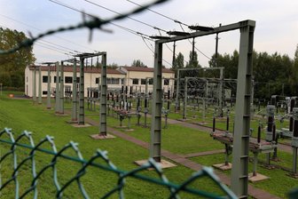 Warum im oberen Vogtland ab Mittwoch stundenweise Strom abgeschaltet wird - Im Bereich eines Umspannwerks (Symbolbild) im oberen Vogtland kommt es ab Mittwoch zu Stromabschaltungen.