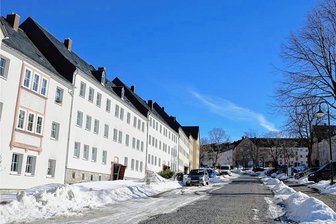 Warum in Johanngeorgenstadt ein halber Stadtteil verschwindet - Die Straße Zum Auersberg in der Neustadt. Die Ansicht wird sich verändern, ein Teil der Häuser wird bis 2030 abgerissen. 