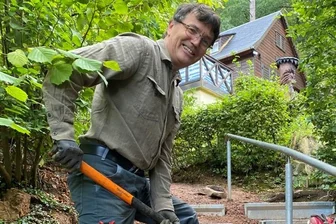 Franz Bürscher aus Österreich hat das Treppensystem erfunden. Gedacht war es für steile Hänge im Hochgebirge.
