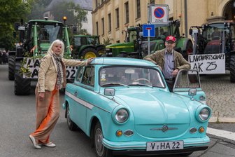 Warum in Reichenbach ein Trabi einen Traktoren-Korso anführt - 
