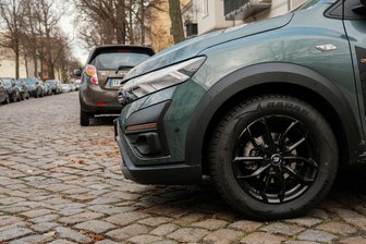 Warum man bei Handzeichen im Verkehr vorsichtig sein muss - Gefährliche Alltagssituation: Jemand will auf die Straße fahren - Handzeichen von anderen sind dabei nicht immer hilfreich.