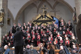 Warum man das Weihnachtsoratorium live erleben muss: Konzerte und Termine der Region - Zweimal führten der Domchor Freiberg, die Jugendkantorei des Freiberger Domes, die Freiberger Domkurrende (noch nicht im Bild) und Dresdner Barockorchester unter der Leitung von Domkantor Albrecht Koch am Samstag die Kantaten 1 bis 3 aus Bachs Weihnachtsoratorium auf. Links im Bild die Solisten Patrick Grahl (Tenor) und Marie-Henriette Reinhold (Mezzosopran. Mehr als 1500 Zuhörer erlebten die beiden Konzerte.