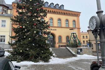 Warum Reichenbach jetzt schon seinen Weihnachtsschmuck abbaut - Weihnachtsbaum und Pyramide werden in dieser Woche abgebaut.