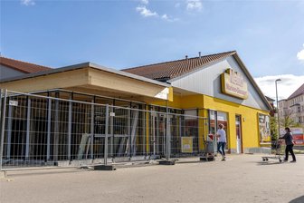 Warum Rodewischer Netto-Kunden erstmal woanders einkaufen müssen - Die Bauarbeiten rund um den An- und Umbau im Rodewischer Netto: Kunden ist das nicht verborgen geblieben.