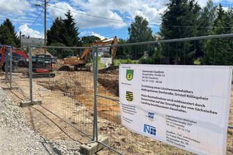 Warum Röllingshain einen neuen Löschwasserbehälter erhält - Eine Baufirma aus Claußnitz hat mit dem Bau eines neuen Löschwasserbehälters im Claußnitzer Ortsteil Röllingshain begonnen. Der neue Behälter soll 100 Kubikmeter Wasser fassen.