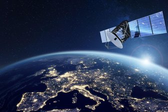 Warum Sachsen einen eigenen Satelliten ins All schießen will: „Das machen wir nicht aus Dumdideldei“ - Ein Telekommunikationssatellit im Orbit. Bekommt er demnächst Gesellschaft aus Sachsen?