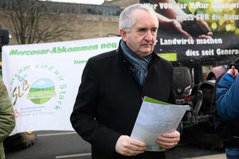 Warum Sachsens CDU-Politiker Thomas Schmidt kein Minister mehr sein will - und was er von der Umbenennung seines Ministeriums hält - Nahm zu Wochenbeginn für die Regierung ein Protestschreiben von Landwirten entgegen, ist aber seit fünf Jahren nicht mehr Minister für Umwelt und Landwirtschaft, sondern Minister für Regionalentwicklung: Thomas Schmidt (CDU).