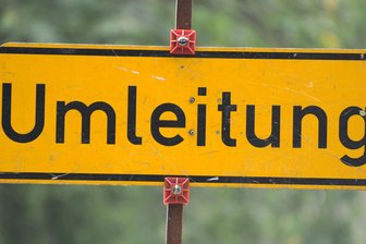 Warum seit Mittwochmorgen die Straße von Mehltheuer nach Bernsgrün gesperrt ist - In Bernsgrün ist die Straße aus Richtung Mehltheuer gesperrt.