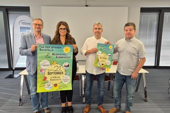 Warum sich ein Besuch des Reichenbacher Roßplatzes am Samstag doppelt lohnt - Raphael Kürzinger, Vorsitzender Förderverein Musikschule Vogtland, Stephanie Hochmuth, Prokuristin Stadtwerke Reichenbach, Andreas Häfer, Geschäftsführer Musikschule und Ekkehart Krien, Förderverein Musikschule, (v. l.) werben für den Samstag.