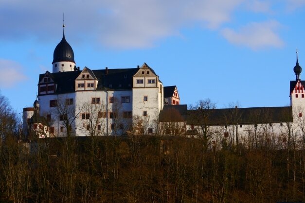 Warum sich eine Isländerin ins Schloss Rochsburg verliebt hat - Erhaben thront die Rochsburg auf einem Felsen hoch über der Zwickauer Mulde. Das Gemäuer ist der auf Islandlebenden Malerin Barbara Grilz bisher nur durch Fotos und Beschreibungen bekannt. 