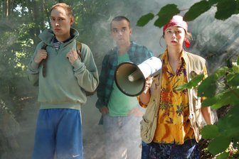 Warum Vogtländer jetzt mit Taschenlampe, Kissen und Decken ins Plauener Theater gehen sollen - Ferienlageratmosphäre herrscht im Stück „Wolf", das nach einem Jugendbuch von Saša Stanišić entstand.