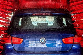 Warum wird die Autowäsche in Sachsen immer teurer? - Runter mit dem Schmutz.