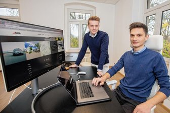 Warum zwei Klingenthaler mit ihrer Firma nach Plauen ziehen - Jannick Saunus und Jeremy Ziron (links) haben ihr neues Firmendomizil an der Weststraße in Plauen bezogen.
