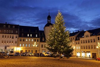 Was am ersten Adventswochenende in Glauchau los ist - Die Glauchauer Innenstadt ist bereits weihnachtlich geschmückt.