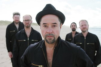 Was am Wochenende im oberen Vogtland los ist - Schauspieler und Musiker Jan Josef Liefers und seine Band Radio Doria gastieren auf ihrer „Halt!“-Tour am Samstag, 20 Uhr im Naturtheater Bad Elster.