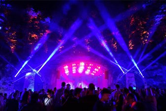 Was Amtsberg zur europäischen Kulturhauptstadt 2025 beitragen will - Schon seit Jahren locken die „Leuchtenden Steine“ viele Besucher in den Dittersdorfer Steinbruch. Im Rahmen der Kulturhauptstadt 2025 könnte das zweitägige musikalische Open-Air-Event einen zusätzlichen Schub erhalten.