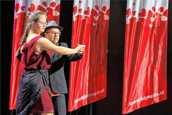 Was Auerbach Gästen aus Zypern alles bieten will - Daniel Pausch hatte mit Tanzpartnerin Patricia Schramm 2021 bei den Special Olympics im österreichischen Graz Gold im Tanz geholt. Daniels Mutter brachte die Stadt Auerbach und die Special Olympics zusammen. Das Resultat ist der Aufenthalt der Delegation aus Zypern m Vogtland.