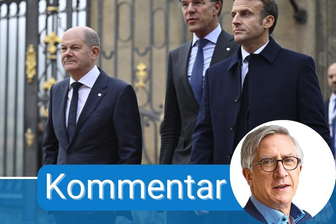 Prag, Anfang Oktober (v.l.): Bundeskanzler Olaf Scholz (SPD), Mark Rutte, Premierminister der Niederlande, und Emmanuel Macron, Präsident von Frankreich, triffen ein am zweiten Tag des Treffens der Europäischen Politischen Gemeinschaft auf der Prager Burg.