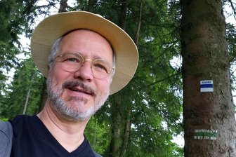 Was bietet der Kammweg im Erzgebirge? - Der „Freie Presse“-Test zwischen Holzhau und Sayda - Ein passionierter Nicht-Wanderer macht den großen Sommer-Test: Der „Freie Presse"-Reporter Wieland Josch begibt sich auf ein Teilstück des Kammweges im Erzgebirge.
