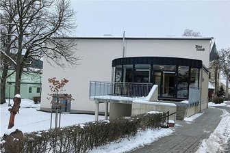 Was das erneuerte Alte Schloss in Erlbach für Nutzer kostet - Das Alte Schloss in Erlbach ist fast fertig saniert. Am 17. März ist Einweihung, im Glasanbau eröffnet am 20. März die Touristinformation.
