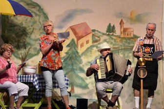 Was das neue Theaterfestival im Plauener Komturhof zu bieten hat - Das Kottengrüner Trämpele ist am 28. August ab 18 Uhr im Komturhof in Plauen zu erleben. Von links: Hella Schaller, Antje Poller, Gert Badstübner und Andreas Poller. 