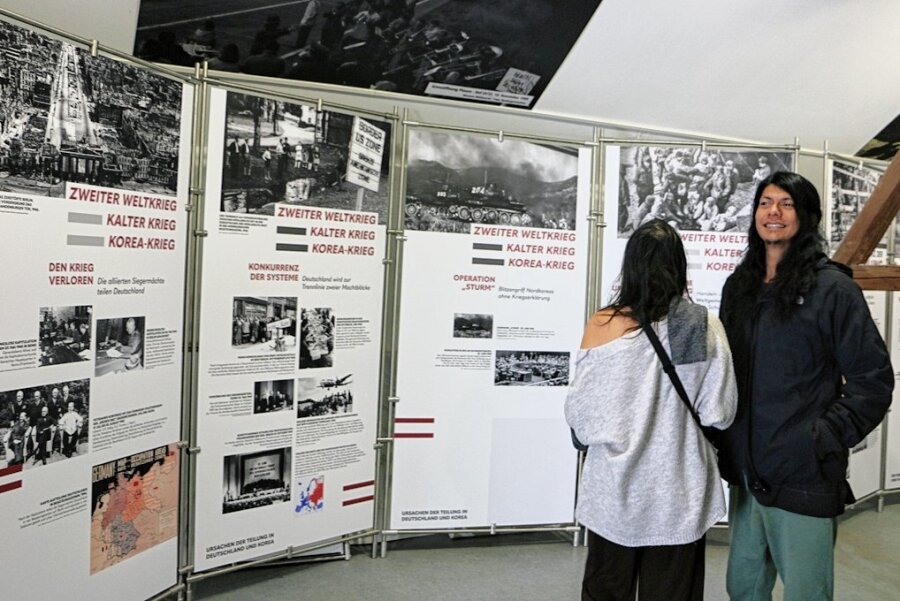 Was das Vogtland mit Korea gemeinsam hatte - Junge Besucher in der aktuellen Ausstellung über die Teilung von Deutschland und Korea.