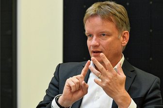 Was den Meyer Burger-Chef mit Freiberg verbindet - Gunter Erfurt führt die Meyer Burger Technology AG. Der Schweizer Konzern hat weltweit rund 1200 Mitarbeiter; gut 450 der Beschäftigten arbeiten in Freiberg.