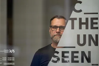 Was der Erfinder des Kulturhauptstadt-Mottos „C the unseen“ von der Sprachpanscher-Nominierung hält - Er hat‘s erfunden: Von Ralf Wolfermann stammt das Motto der Kulturhauptstadt „C the unseen“.