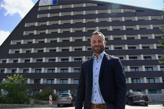 Was der neue Direktor mit dem Ifa-Ferienpark Schöneck vor hat - Stammt aus Zeulenroda: Martin Lenßner ist der neue Direktor im Ifa-Ferienpark in Schöneck.
