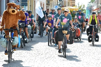 Was der Radlerpulk in Freiberg bedeutet - Die 28 Radler der „Tour de Verkehrswende“ waren am Donnerstag in Freiberg nicht zu übersehen.
