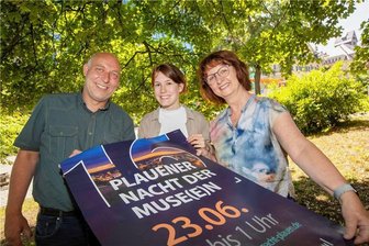 Was die Plauener Museumsnacht in diesem Jahr zu bieten hat - Sie organisieren die Nacht der Museen in Plauen: Steffi Behncke (rechts) mit Elisabeth Thomas und Hardy Herold – alle drei sind Mitarbeiter des Kulturreferats.