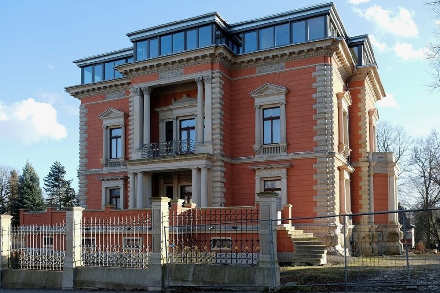 Was die Villenprojekte in der Stadt Reichenbach bremst - Die Villa Liskowsky in der Bahnhofstraße. Hier ruht der Bau. 