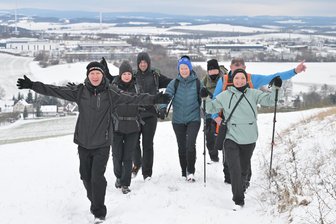 Was die Wanderer rund um Zwickau bei ihrer 80-Kilometer-Tour erlebt haben - Trotz Kälte war Spaß mit dabei beim Wandern.