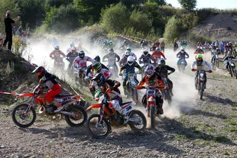 Was die Zuschauer beim Motorrad-Biathlon in der Sandgrube Oberwiera erwartet - Die Veranstalter erwarten für Samstag und Sonntag jeweils rund 100 Starter beim Motorrad-Biathlon.