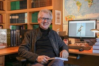 Was ein Vogelexperte aus Limbach-Oberfrohna in der Sahara entdeckte - Vogelkundler Jens Hering tauscht sein Büro in Limbach-Oberfrohna öfter gegen afrikanische Wildnis und Wüste ein. Neue Arten wie den vom ihm entdeckten Siwa-Rohrsänger (benannt nach der Sahara-Oase Siwa) findet man schließlich eher an weißen Flecken der Erdkarte als hier in Deutschland.