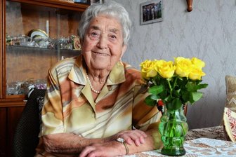 Was eine 105-jährige Ellefelderin glücklich macht - Unternehmungslustig ist Marianne Drabek mit 105 Jahren immer noch. Gerne würde sie mit jemandem mal wieder Halma oder Karten spielen. All ihre Bekannten von früher haben ihr hohes Alter nicht erreicht.