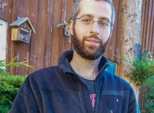 Was eine Pilz-App leisten kann - Pilzberater Jörg Hunger mit den Exemplaren, die er für den Pilz-App-Test frisch aus dem Wald geholt hat.