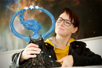 Was es an der Sternwarte Rodewisch zu entdecken gibt - Ivonne Rechenburg zählt zu den Künstlerinnen des Vogtländischen Kunstvereins Göltzschtal, die in der Sternwarte ausstellen.