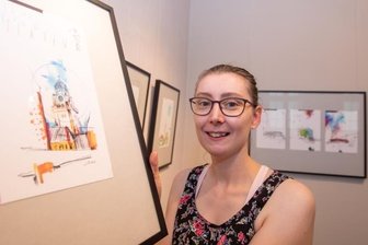 Was fernab der Heimat davon bleibt - Das Team um Stephanie Gäbler (im Bild) konzipierte die Aufstellung und baute sie auf. 
