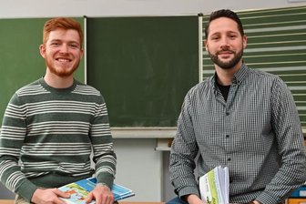 Was Freiwillige Helfer zur Rochlitzer Regenbogen-Grundschule bewegt - Jonas Dathe (l.) und Florian Linke haben über freiwilliges Engagement den Weg zur Regenbogen-Grundschule in Rochlitz gefunden und sind Teil des Schulteams geworden.