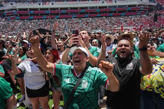 "Was für ein Mexiko!": Pressestimmen zum WM-Start - Die mexikanischen Fans feiern den Auftaktsieg.