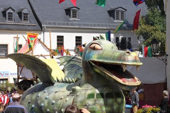 Was geht ab zum Altstadt- und Edelweißfest in Schwarzenberg und wohin zuerst? - Drache von Schwarzenberg: Das Wappentier wird zum Fest wieder „geweckt“.