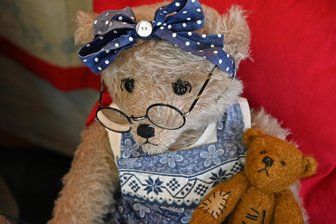 Was hat ein Teddy mit der Oederaner Feuerwehr zu tun? Fröhliche Tour durch die Sonderausstellung im Museum - Hunderte Teddys können in der Sonderausstellung im Webmuseum Oederan bestaunt werden.