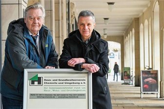 Was Hausbesitzer in Mittelsachsen umtreibt: Verein will darüber diskutieren - Rechtsanwalt Uwe Schubert (li.) und Steffen Steinert, Geschäftsführer vom Haus- und Grundbesitzerverein, erwarten eine spannende Debatte zum Thema Energiepolitik.