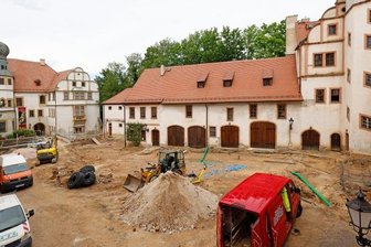 Was im Glauchauer Schlosshof vergraben liegt - Archäologen sind bei den Bauarbeiten im Glauchauer Schlosshof mit eingebunden. 