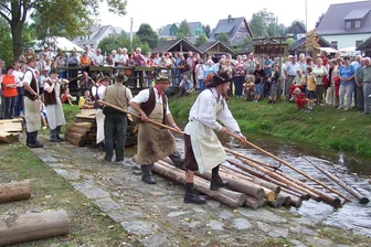 Was ist los im Vogtland am verlängerten Himmelfahrts-Wochenende? - Das Schauflößen ist immer einer der Höhepunktes des Flößerfestes in Muldenberg, zu dem der Flößerverein Muldenberg an Himmelfahrt und dem Samstag danach einlädt.