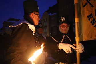 Was ist neu bei der Bergparade im Fackelschein in Freiberg? - Start der Bergparade im Fackelschein ist am Samstag um 17 Uhr am Saxonia-Gebäude in Freiberg.