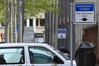 Was jetzt beim Parken im Chemnitzer Zentrum gilt - Die Automaten stehen schon: Wer sein Auto in der Innenstadt parkt, wird ab Dienstag wie hier an der Straße der Nationen zu Kasse gebeten. 