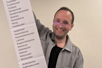 Was Kartoffeln im Kühlschrank beim Abnehmen leisten: Mario D. Richardt liest in Freiberg - Mario Richardt hat eine Liste erstellt, die alle 43 Namen von Zucker enthält.