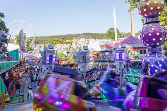 Was kostet die Kät: So viel geben Besucher auf dem größten Volksfest im Erzgebirge aus - Das größte Volksfest im Erzgebirge ist eröffnet. Doch wie haben sich die Preise im Vergleich zum Vorjahr entwickelt?
